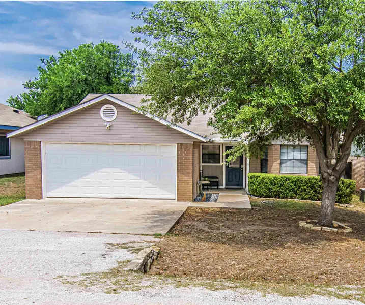 1718 Greenwood LN, Kingsland, TX 78639