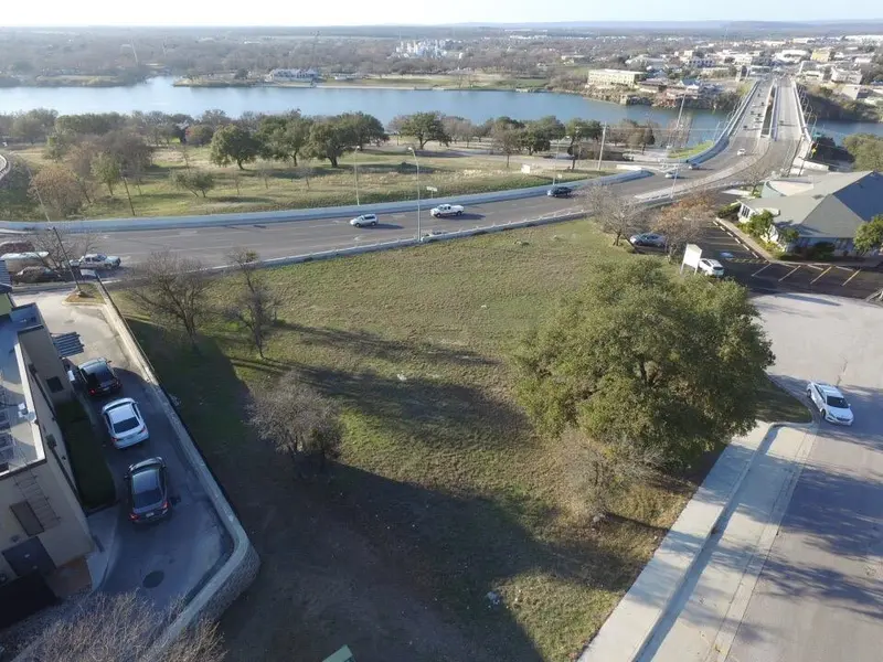 302 Highlander CIR, Marble Falls, TX 78654