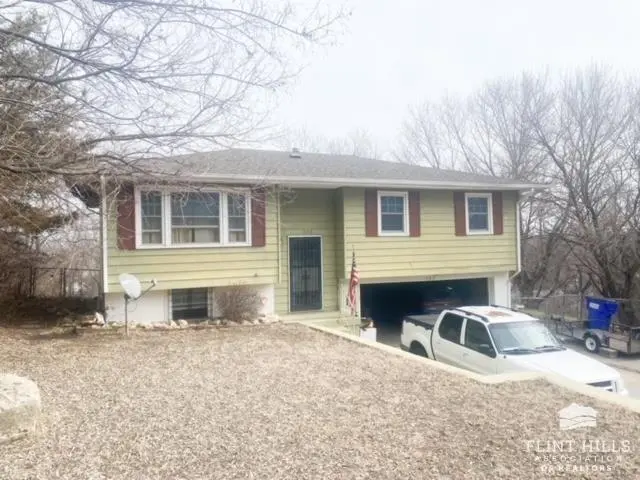 1333 Johnson Dr, Junction City, KS 66441