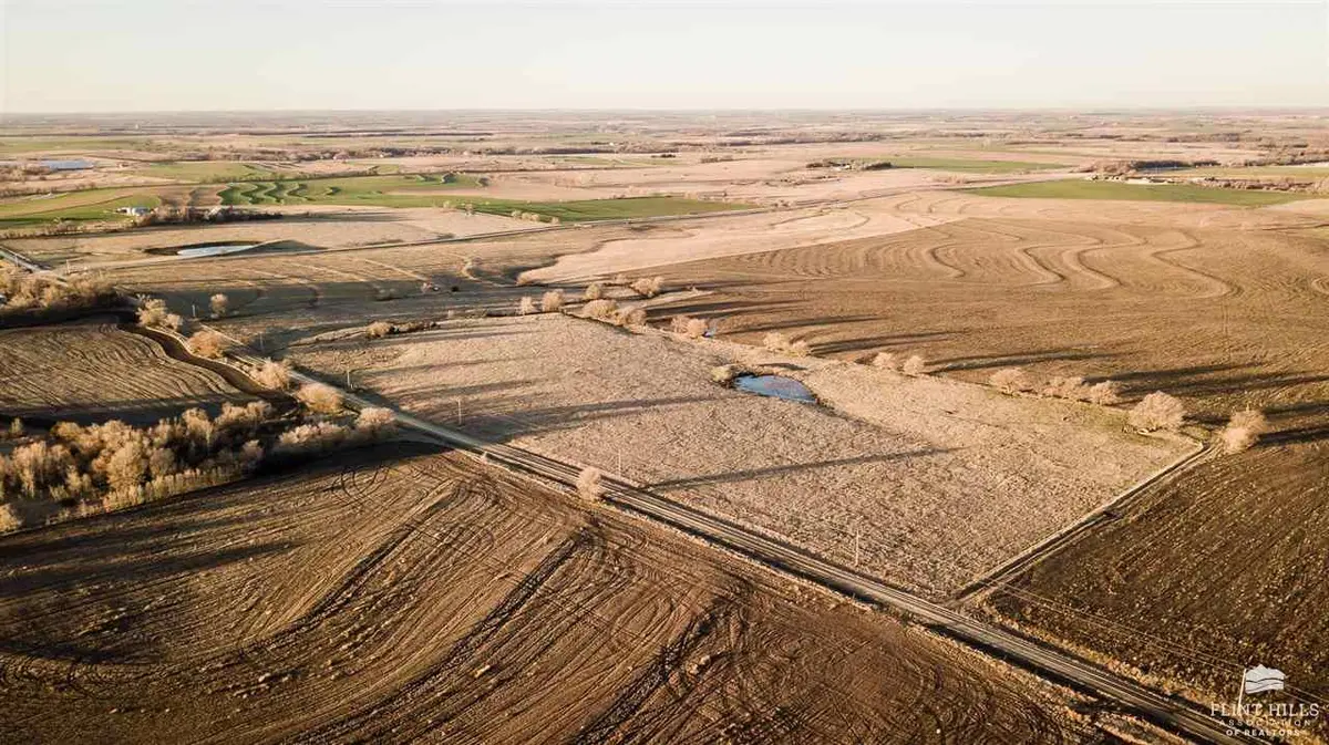 00000 Lark RD, Navarre, KS 67451