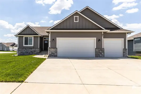 9901 Lavender LN, Manhattan, KS 66502