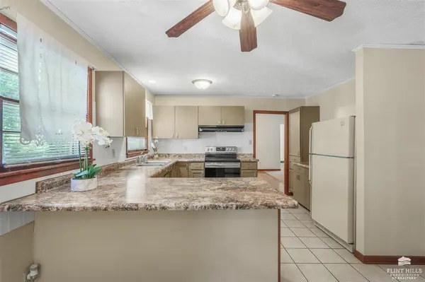 1732 Kenmar DR, Manhattan, KS 66502