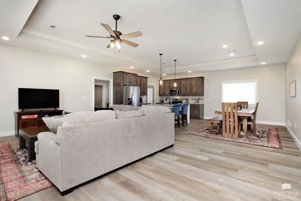 17253 Driftwood Bend, Wamego, KS 66547