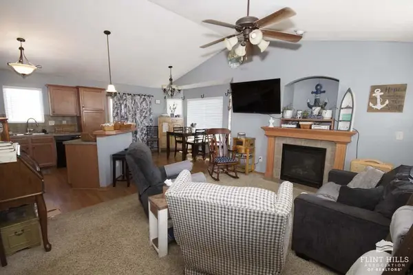 901 Maple ST, Wakefield, KS 67487