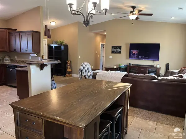 516 Northfield RD, Manhattan, KS 66502