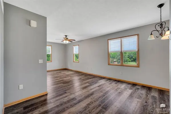 2061 Stephen CT, Manhattan, KS 66503