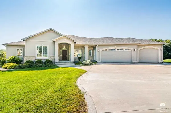 3713 Summerhill LN, Manhattan, KS 66503