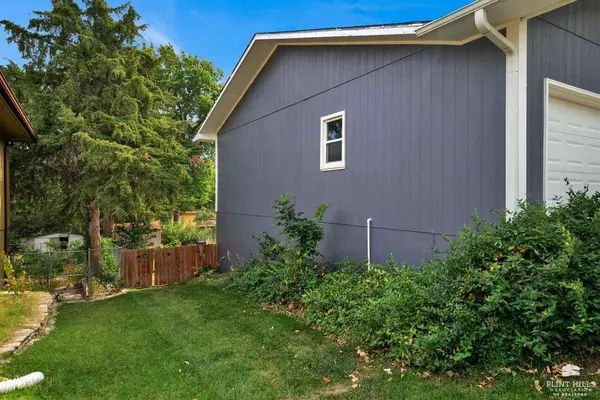 1816 Erickson ST, Manhattan, KS 66502