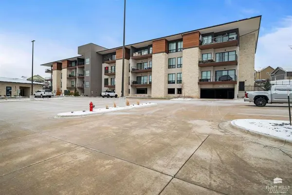 3010 Fieldhouse Circle, Manhattan, KS 66503