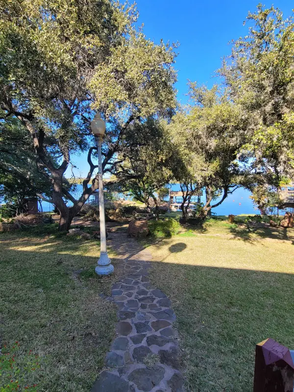 173 Roadrunner LN, Buchanan Dam, TX 78609