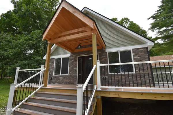 108 Stag CT, Bushkill, PA 18324