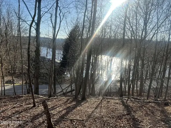 545 E Lakeview DR, Lake Ariel, PA 18436