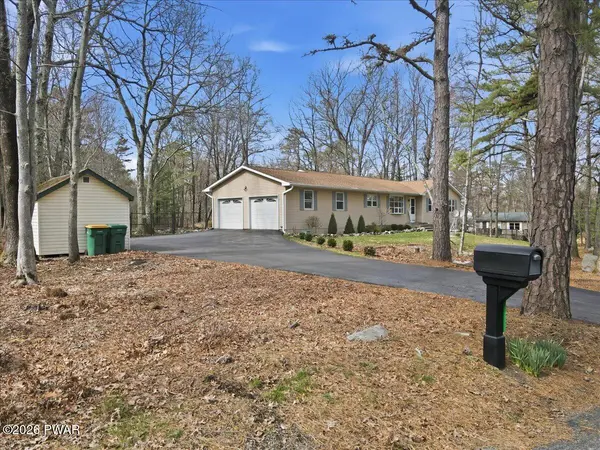 112 Green Chapel LN, Cresco, PA 18326