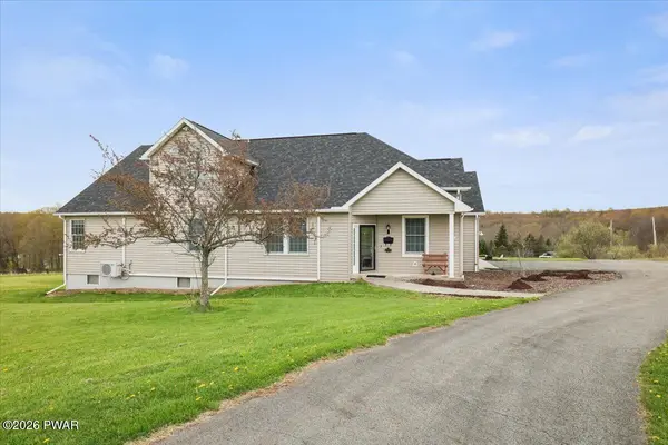 16 Meadow Tree LN, Lakewood, PA 18439
