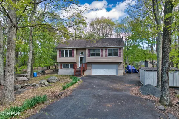 102 Autumn RD, Dingmans Ferry, PA 18328