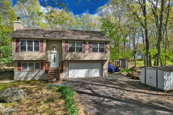 102 Autumn RD, Dingmans Ferry, PA 18328