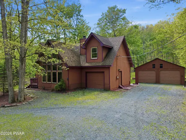 121 Dogwood LN, Canadensis, PA 18325