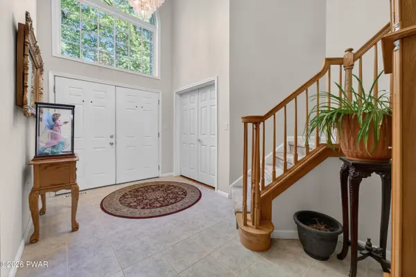 101 Water Forest CT, Dingmans Ferry, PA 18328