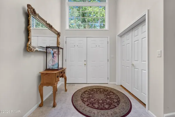 101 Water Forest CT, Dingmans Ferry, PA 18328