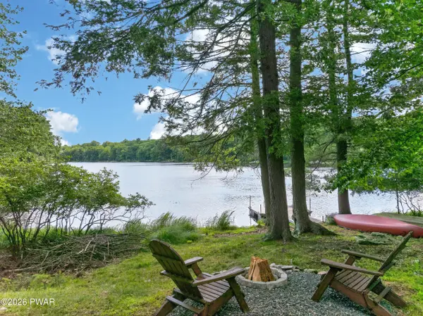 152 N Lake Shore DR, Dingmans Ferry, PA 18328