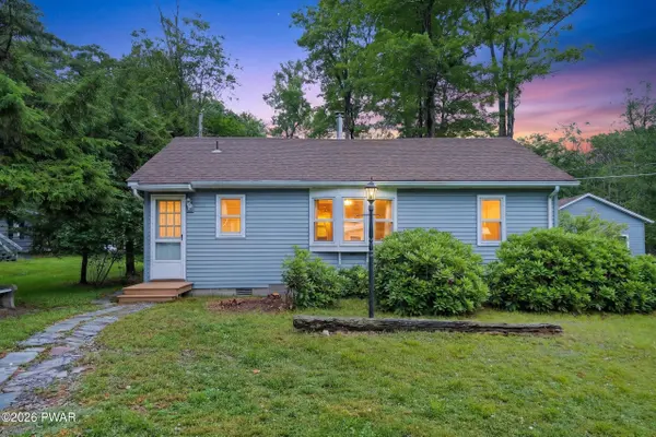 102 Flos Mar DR, Greentown, PA 18426