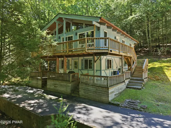 103 N Redwood DR, Greentown, PA 18426