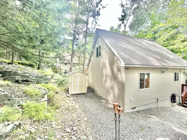 1145 Beaver Lake DR, Lake Ariel, PA 18436