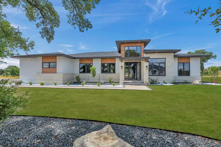 325 Spicewood Trails DR, Spicewood, TX 78669-0000