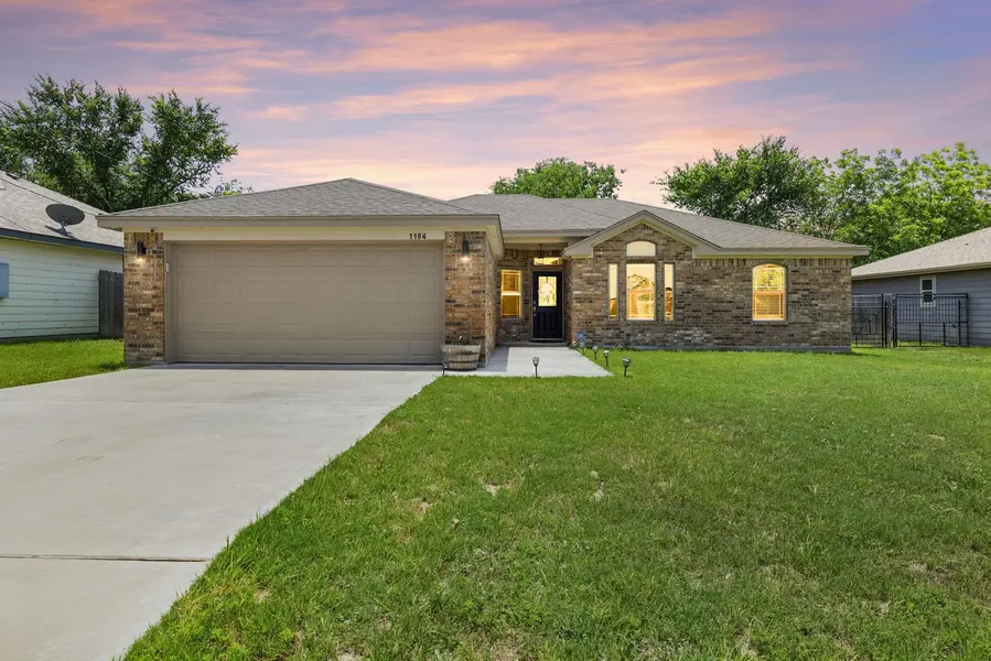 1104 Bridge ST, Lampasas, TX 76550