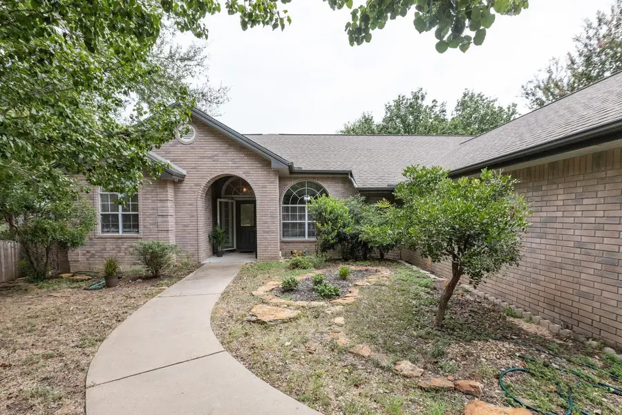 800 Amy CIR, Marble Falls, TX 78654