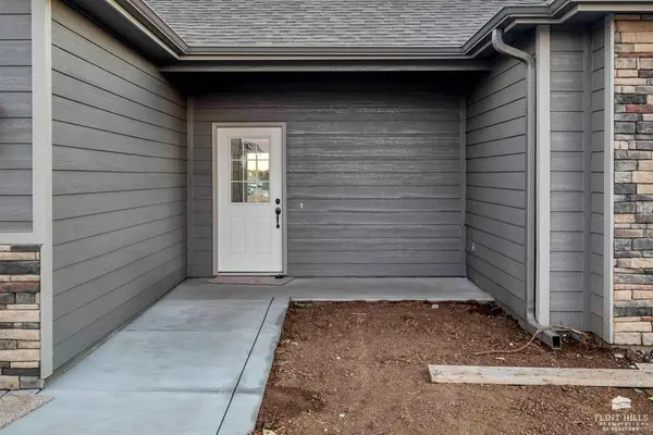 2623 Harrier DR, Junction City, KS 66441