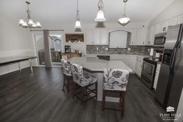 416 Highland Ridge DR, Manhattan, KS 66503