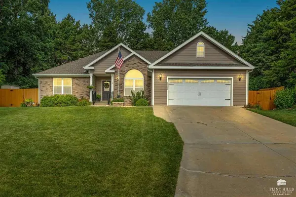 1009 Brierwood DR, Manhattan, KS 66502