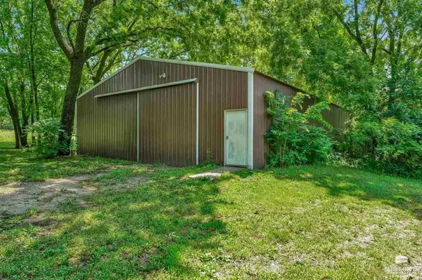 40 Deep Creek Road, Manhattan, KS 66502