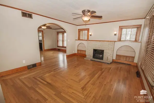 602 Grove ST, Wakefield, KS 67487