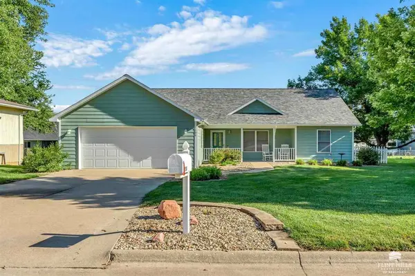 1208 17th ST, Wamego, KS 66547