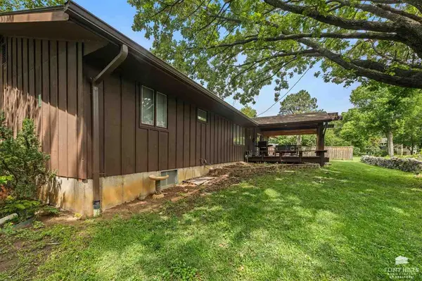 766 College Heights CIR, Manhattan, KS 66502