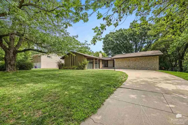 766 College Heights CIR, Manhattan, KS 66502