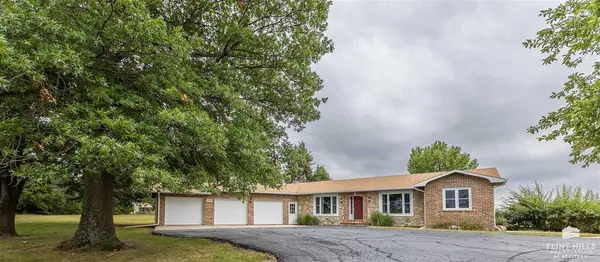 15650 Clary CIR, Wamego, KS 66547