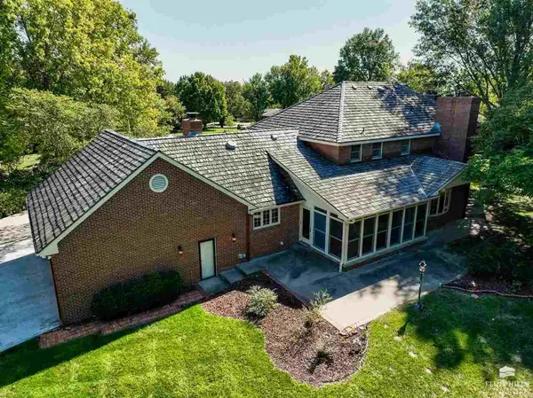 1725 Thomas CIR, Manhattan, KS 66502