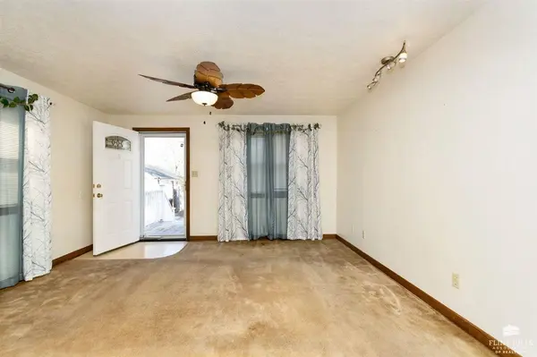 1218 El Paso LN, Manhattan, KS 66502