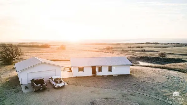 554 Prairie RD, Wakefield, KS 67487
