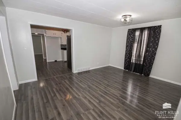 426 Blunt ST, Clay Center, KS 67432