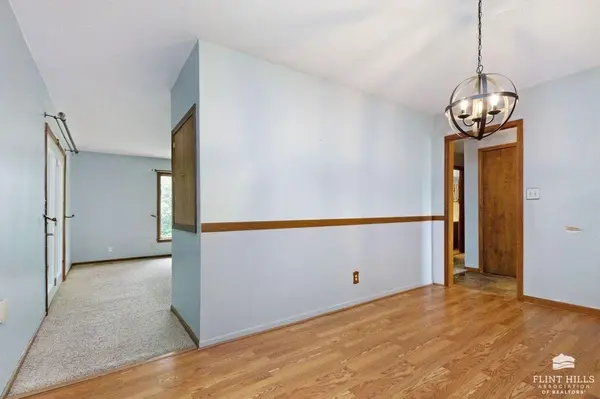 405 Cherry CIR, Manhattan, KS 66503