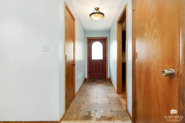 405 Cherry CIR, Manhattan, KS 66503