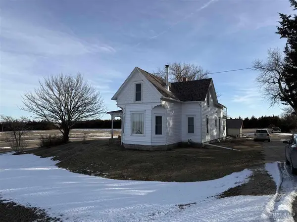 817 E South ST, Mankato, KS 66956