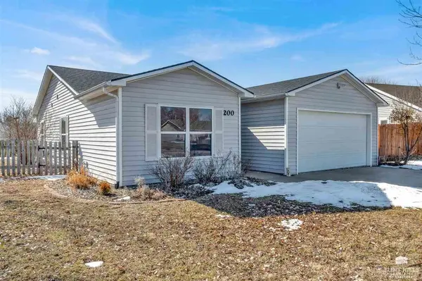 200 Brooklawn DR, Manhattan, KS 66502