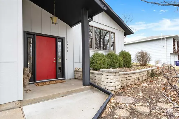 1731 Cedar Crest DR, Manhattan, KS 66503