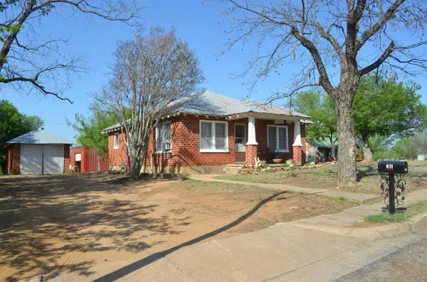 611 E Wallace, Llano, TX 78643