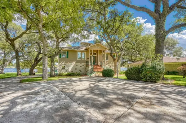 229 Elm Lodge DR, Kingsland, TX 78639